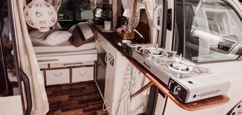 Ausziehbare Küche im VW T5 Camper